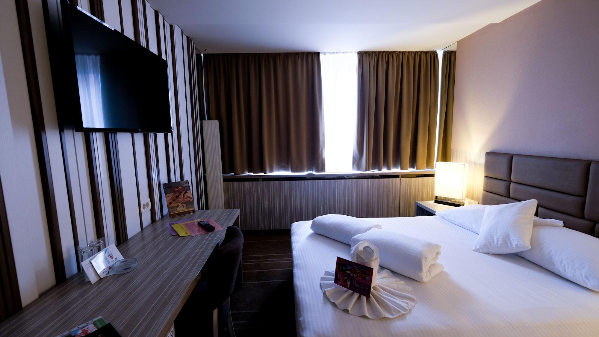 Hollywood Hotel Ilidža Bagian luar foto