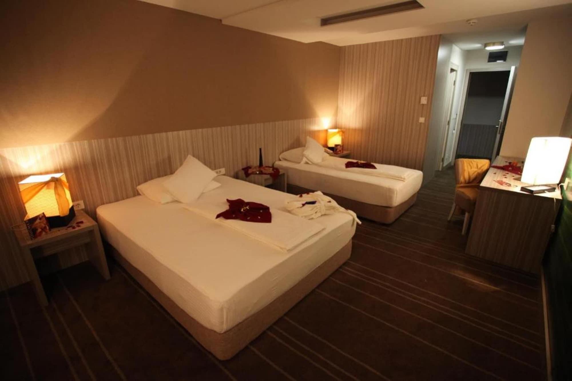 Hollywood Hotel Ilidža Bagian luar foto