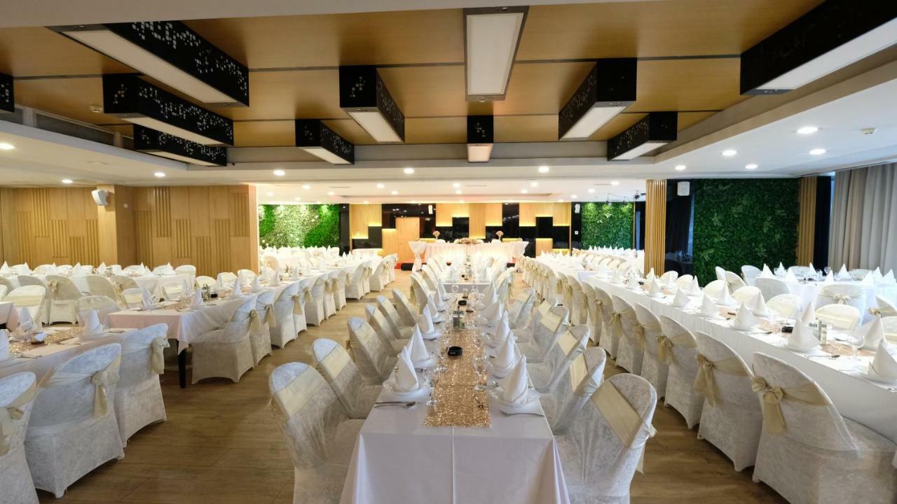 Hollywood Hotel Ilidža Bagian luar foto