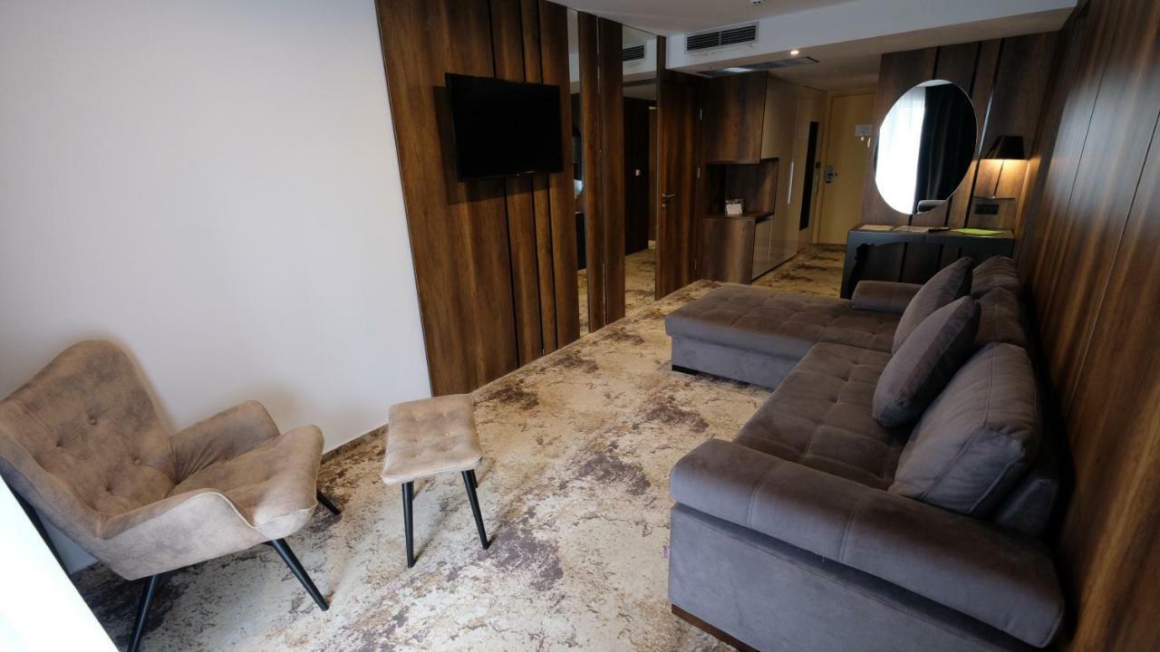 Hollywood Hotel Ilidža Bagian luar foto