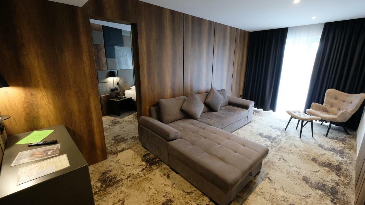 Hollywood Hotel Ilidža Bagian luar foto